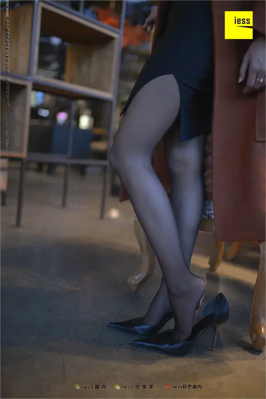 2018.03.20 丝足便当209:小黑妹静静的黑丝美腿 - IESS