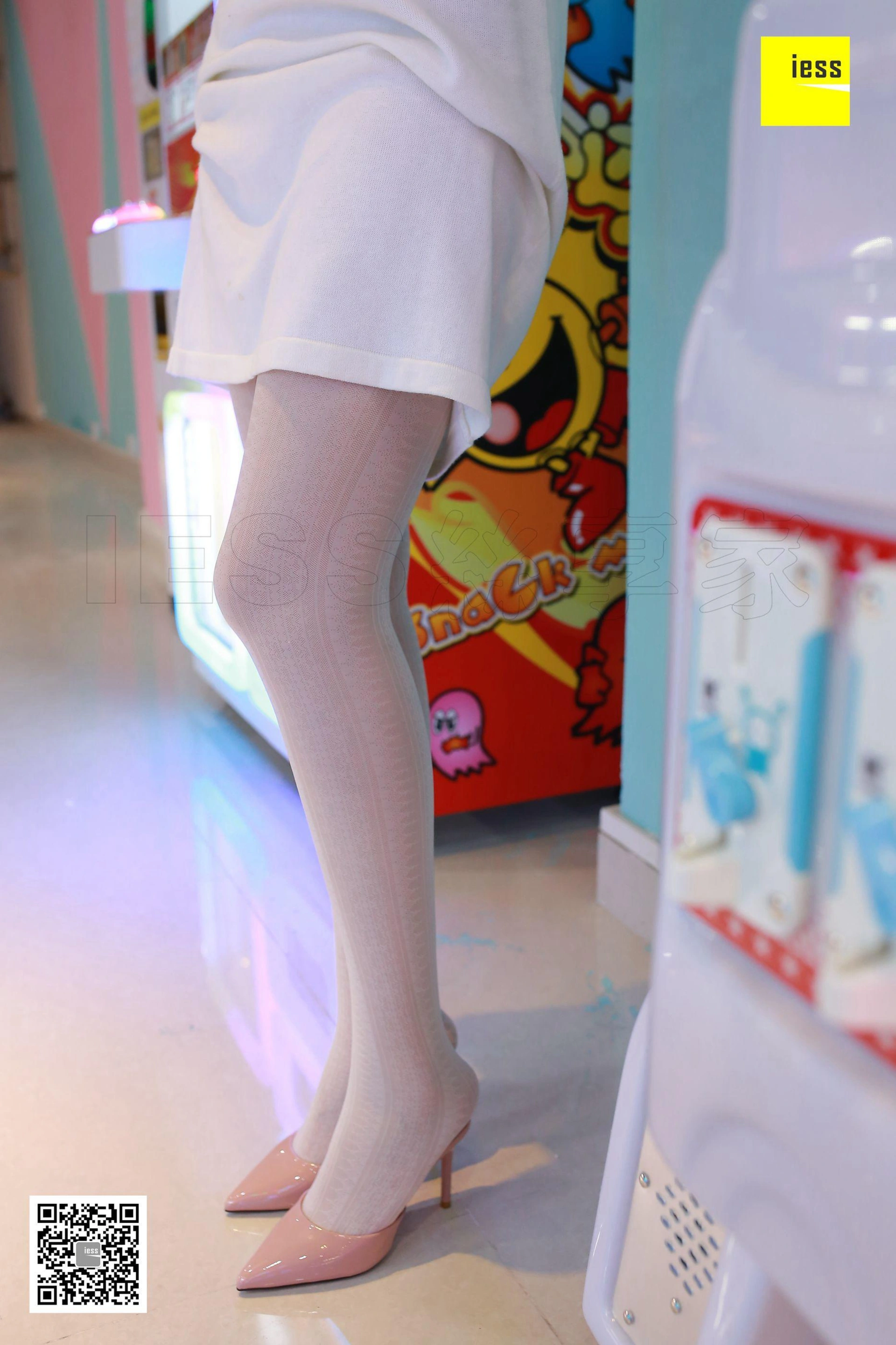 [IESS异思趣向] 2018.04.03 丝享家203:《练歌房白丝美女》紫紫 2